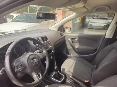 Volkswagen Polo 2014 - 8990 EUR, 127000 km - AUTO.MOTO.pt - 127000km - foto 8 de 16