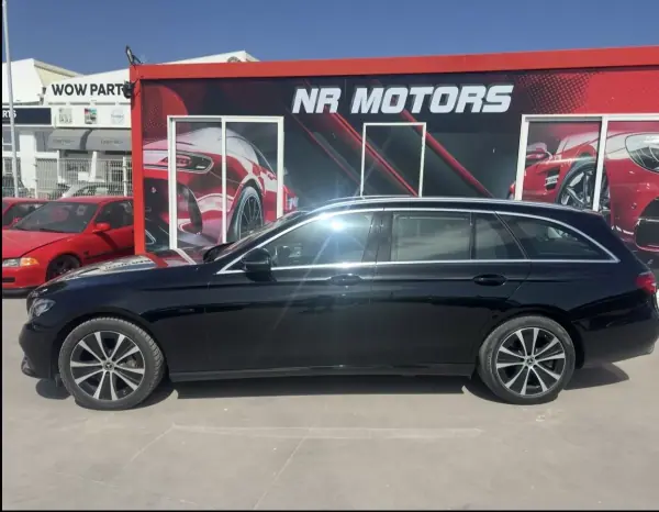 Mercedes-Benz E 300 2020 - 31947 EUR, 131000 km - AUTO.MOTO.pt - 131000km - foto 5 de 20