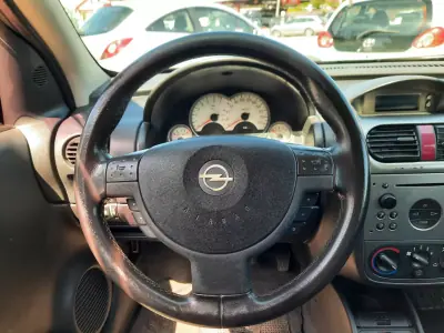 Opel Corsa 2002 - 1995 EUR, 163251 km - AUTO.MOTO.pt - 163251km - foto 6 de 9