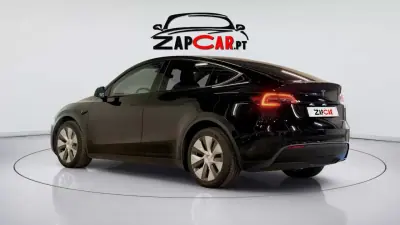 Tesla Model Y 2023 — foto 4 de 16