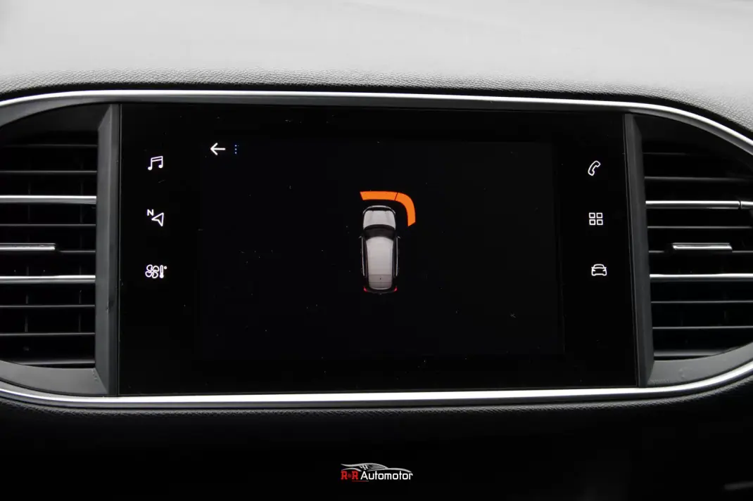 Peugeot 308 2018 - 14750 EUR, 218000 km - 218000km - foto 33 de 42
