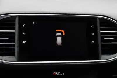 Peugeot 308 2018 - 14750 EUR, 218000 km - AUTO.MOTO.pt - 218000km - foto 33 de 42