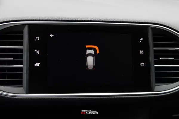 Peugeot 308 2018 - 14750 EUR, 218000 km - AUTO.MOTO.pt - 218000km - foto 33 de 42