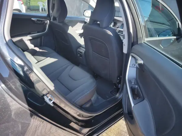 Volvo V60 2014 - 12900 EUR, 172000 km - AUTO.MOTO.pt - 172000km - foto 18 de 24