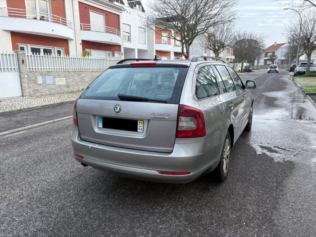 Skoda Octavia Break 2011 - 4750 EUR, 200000 km - AUTO.MOTO.pt - 200000km - foto 3 de 7