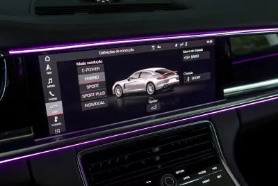 Porsche Panamera 2021 - 95000 EUR, 73819 km - AUTO.MOTO.pt - 73819km - foto 12 de 19