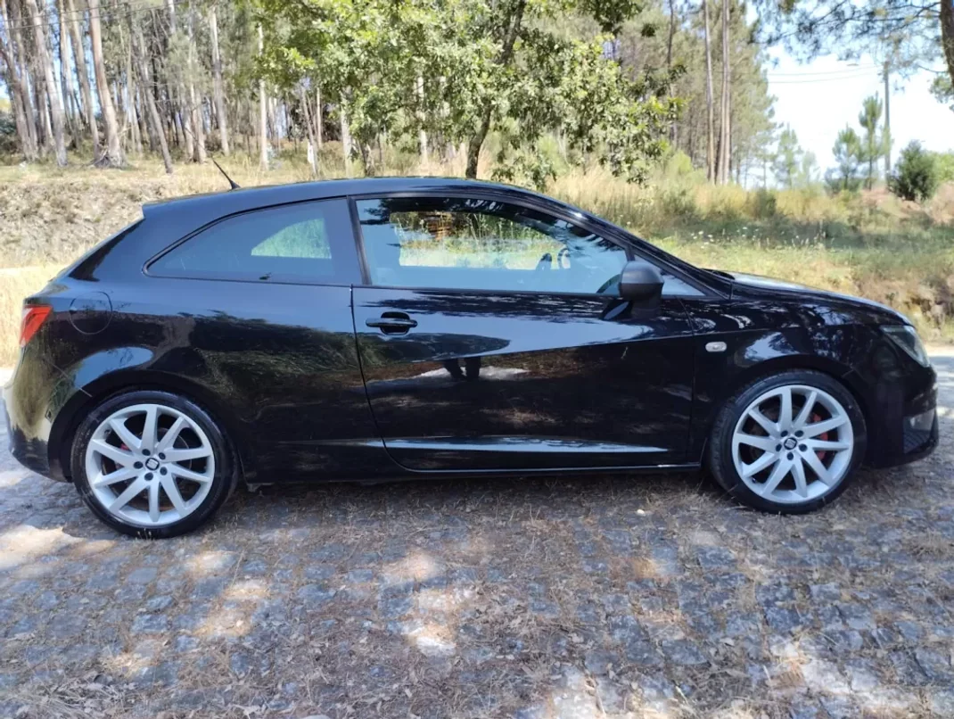 SEAT Ibiza 2014 - 12250 EUR, 200000 km - AUTO.MOTO.pt - 200000km - foto 8 de 26
