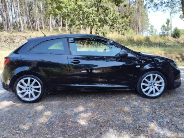 SEAT Ibiza 2014 - 12250 EUR, 200000 km - AUTO.MOTO.pt - 200000km - foto 8 de 26