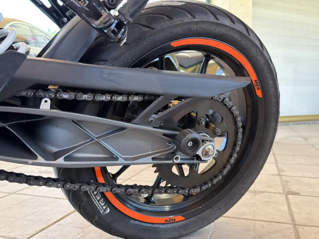 KTM Duke 200 2018 - 3750 EUR, 8468 km - 8468km - foto 9 de 15