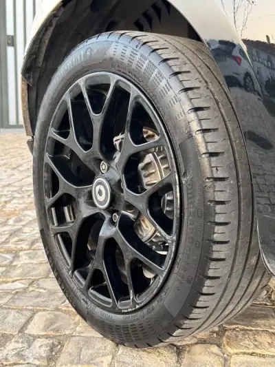 Smart ForTwo Coupé 2019 - 12750 EUR, 70000 km - AUTO.MOTO.pt - 70000km - foto 10 de 27