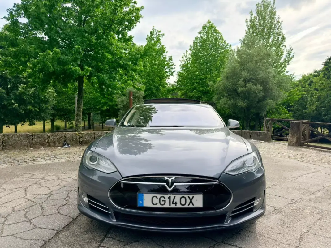 Tesla Model S 2013 - 15500 EUR, 306000 km - AUTO.MOTO.pt - 306000km - foto 2 de 24