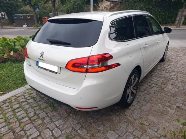 Peugeot 308 SW 2018 - 13490 EUR, 151379 km - AUTO.MOTO.pt - 151379km - foto 4 de 11