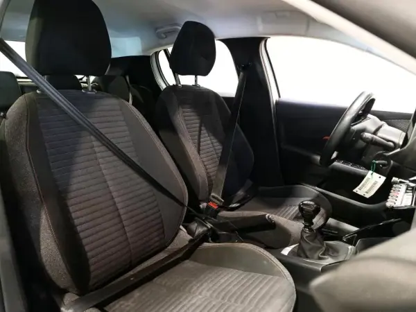 Peugeot 208 2022 - 13499 EUR, 118021 km - AUTO.MOTO.pt - 118021km - foto 7 de 11