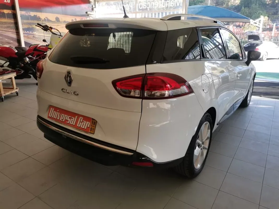 Renault Clio Sport Tourer 2018 - 13700 EUR, 143000 km - AUTO.MOTO.pt - 143000km - foto 4 de 18