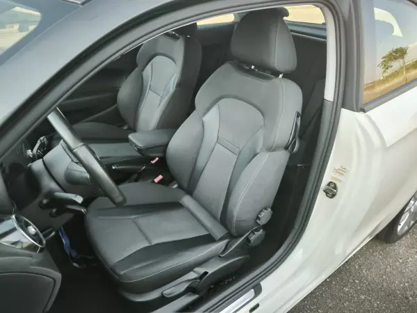 Audi A1 2010 - 9950 EUR, 236924 km - AUTO.MOTO.pt - 236924km - foto 25 de 43