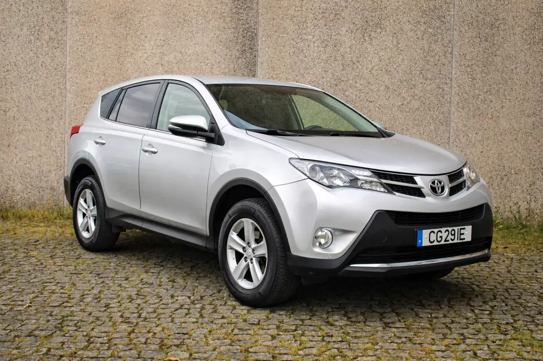 Toyota RAV4 2013 - 16250 EUR, 182522 km - AUTO.MOTO.pt - 182522km - foto 1 de 36