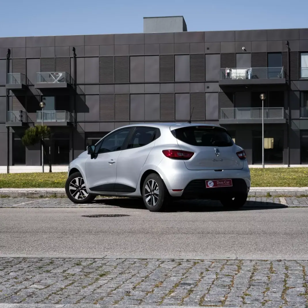 Renault Clio 2018 - 12900 EUR, 89758 km - 89758km - foto 3 de 23