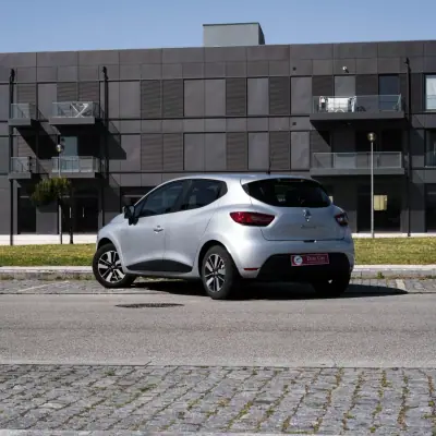 Renault Clio 2018 - 12900 EUR, 89758 km - 89758km - foto 3 de 23