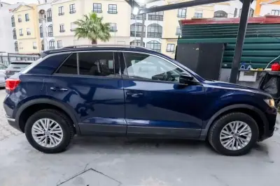 Volkswagen T-Roc 2019 - 21900 EUR, 135000 km - AUTO.MOTO.pt - 135000km - foto 12 de 48