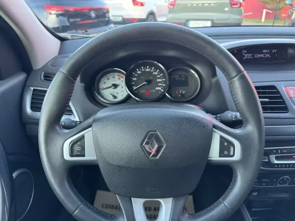Renault Mégane Sport Tourer 2011 - 8900 EUR, 214000 km - AUTO.MOTO.pt - 214000km - foto 30 de 40