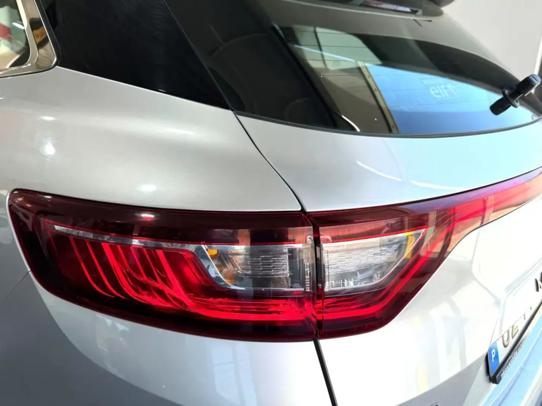 Renault Mégane Sport Tourer 2017 - 9650 EUR, 196121 km - AUTO.MOTO.pt - 196121km - foto 13 de 22