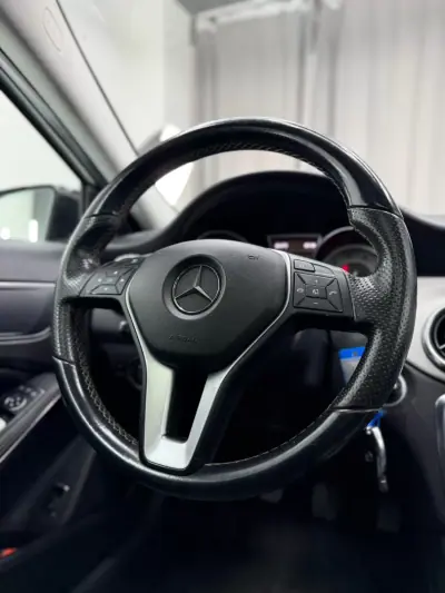 Mercedes-Benz GLA 200 2014 - 14000 EUR, 265000 km - AUTO.MOTO.pt - 265000km - foto 14 de 20