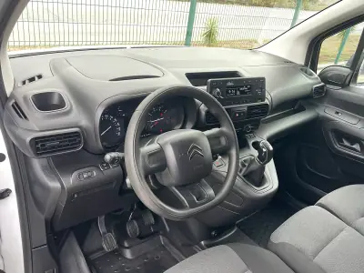 Citroën Berlingo 2020 - 10750 EUR, 156000 km - AUTO.MOTO.pt - 156000km - foto 16 de 32