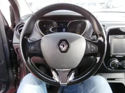 Renault Captur 2014 - 12900 EUR, 155622 km - AUTO.MOTO.pt - 155622km - foto 18 de 30