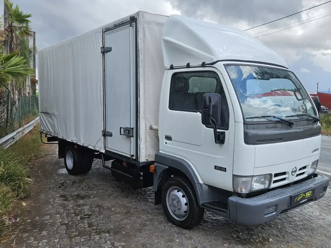 Nissan Cabstar 35.13 2007 - 10500 EUR, 217000 km - 217000km - foto 3 de 9