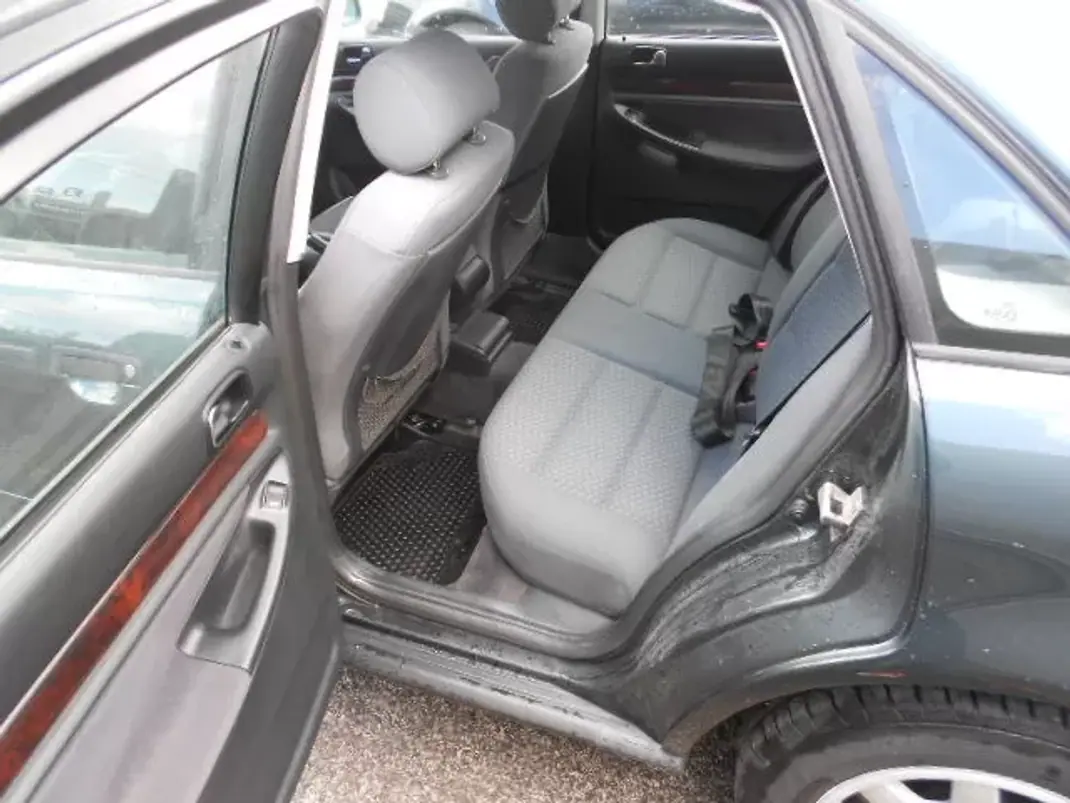 Audi A4 1996 - 3500 EUR, 206542 km - AUTO.MOTO.pt - 206542km - foto 9 de 11