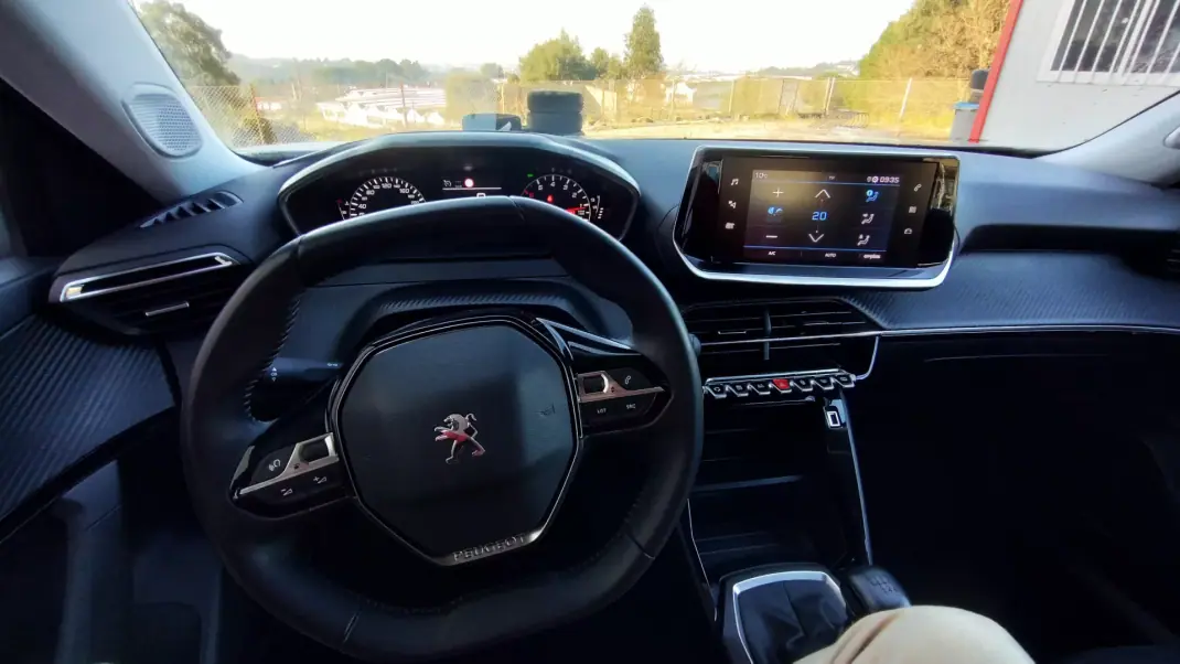 Peugeot 2008 2021 - 17999 EUR, 118000 km - AUTO.MOTO.pt - 118000km - foto 25 de 31