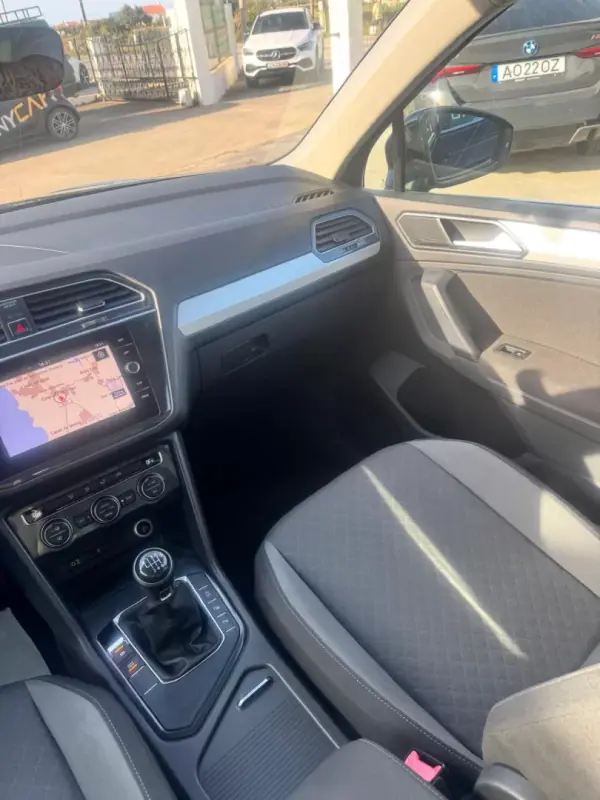 Volkswagen Tiguan 2017 - 17500 EUR, 205000 km - AUTO.MOTO.pt - 205000km - foto 14 de 19