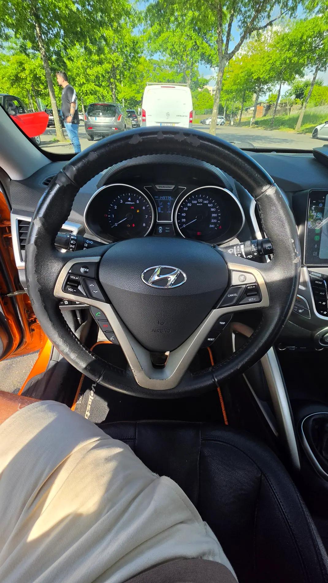 Hyundai Veloster 2012 - 10000 EUR, 150000 km - AUTO.MOTO.pt - 150000km - foto 14 de 17