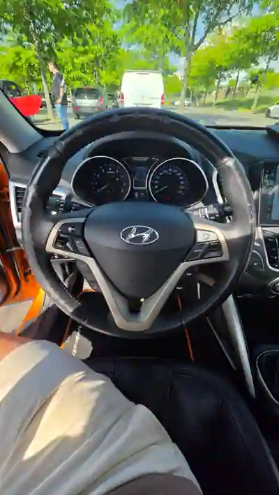 Hyundai Veloster 2012 - 10000 EUR, 150000 km - AUTO.MOTO.pt - 150000km - foto 14 de 17