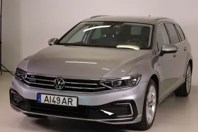 Volkswagen Passat Variant 2021 - 25990 EUR, 70682 km - AUTO.MOTO.pt - 70682km - foto 4 de 53