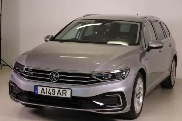 Volkswagen Passat Variant 2021 - 25990 EUR, 70682 km - AUTO.MOTO.pt - 70682km - foto 4 de 53