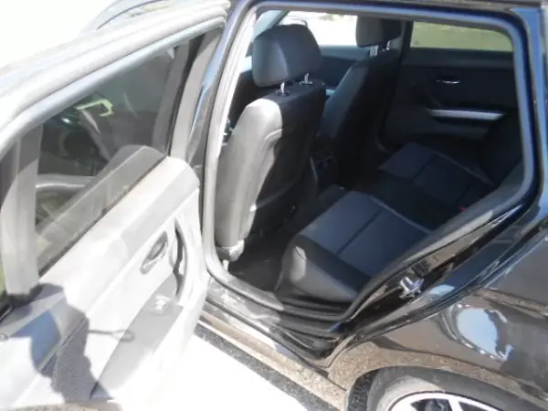 BMW 318 2011 - 9900 EUR, 318349 km - AUTO.MOTO.pt - 318349km - foto 8 de 13