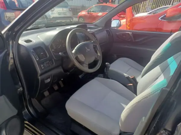 Mitsubishi Space Star 2003 — foto 2 de 5