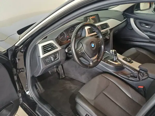 BMW 318 2017 - 21490 EUR, 121861 km - AUTO.MOTO.pt - 121861km - foto 5 de 17