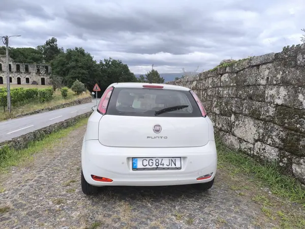 Fiat Grande Punto 2013 - 6000 EUR, 179000 km - AUTO.MOTO.pt - 179000km - foto 3 de 10