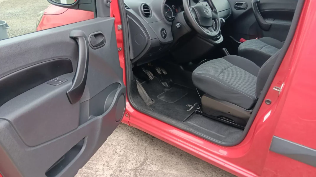 Mercedes-Benz Citan 108 CDI 2018 - 12300 EUR, 161063 km - AUTO.MOTO.pt - 161063km - foto 6 de 15