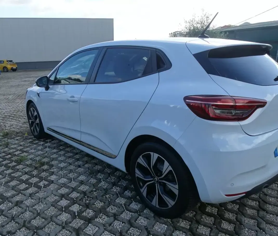 Renault Clio 2021 - 15200 EUR, 72469 km - 72469km - foto 23 de 24