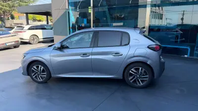 Peugeot 208 2021 - 11500 EUR, 92000 km - foto 6 de 12