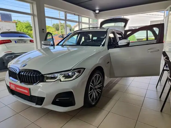 BMW 330 2022 - 36750 EUR, 83300 km - AUTO.MOTO.pt - 83300km - foto 22 de 38