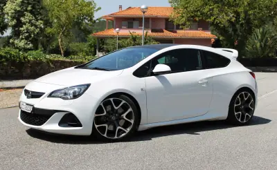 Opel Astra Coupe 2016 - 23000 EUR, 90000 km - AUTO.MOTO.pt - 90000km - foto 11 de 32