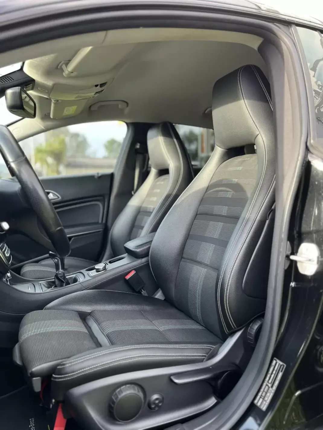 Mercedes-Benz CLA 200 2017 - 18900 EUR, 201000 km - AUTO.MOTO.pt - 201000km - foto 10 de 13