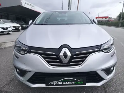 Renault Mégane 2019 - 17900 EUR, 96000 km - AUTO.MOTO.pt - 96000km - foto 5 de 27