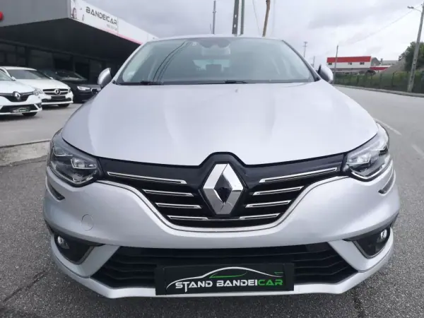 Renault Mégane 2019 - 17900 EUR, 96000 km - AUTO.MOTO.pt - 96000km - foto 5 de 27