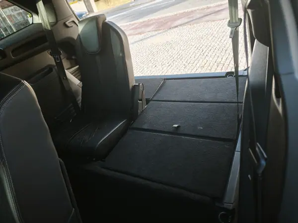 Peugeot 5008 2018 - 24900 EUR, 116000 km - AUTO.MOTO.pt - 116000km - foto 9 de 15