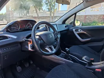 Peugeot 2008 2015 — foto 5 de 20